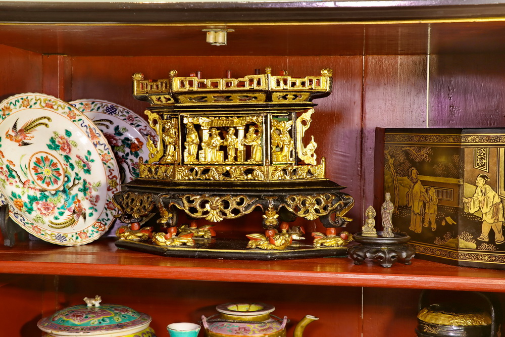 First row of the Two-tiered Peranakan bridal cabinet