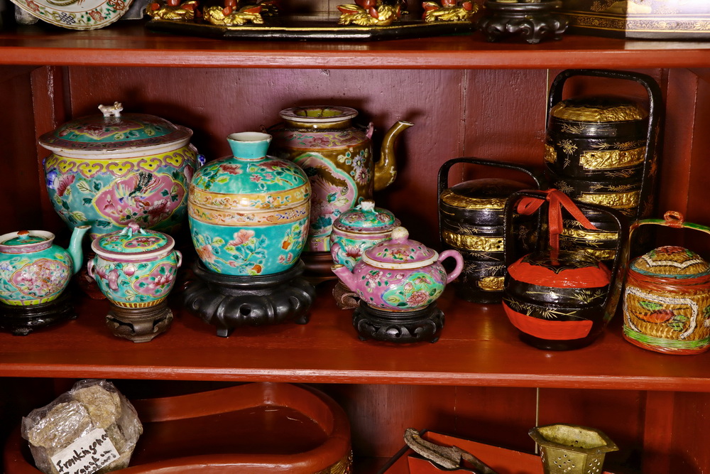 Second row of the Two-tiered Peranakan bridal cabinet