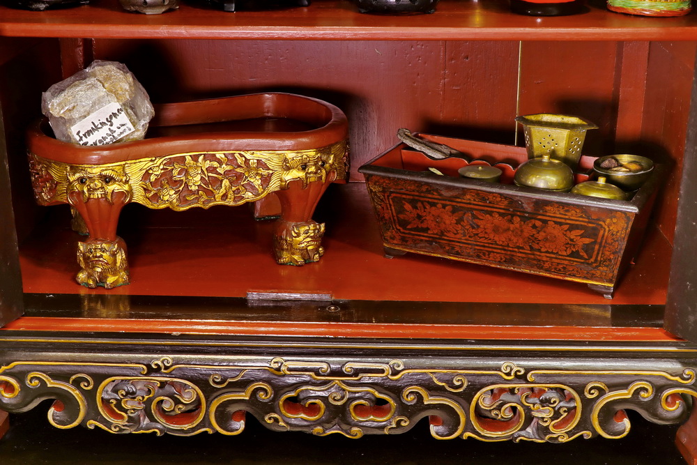 Third row of the Two-tiered Peranakan bridal cabinet